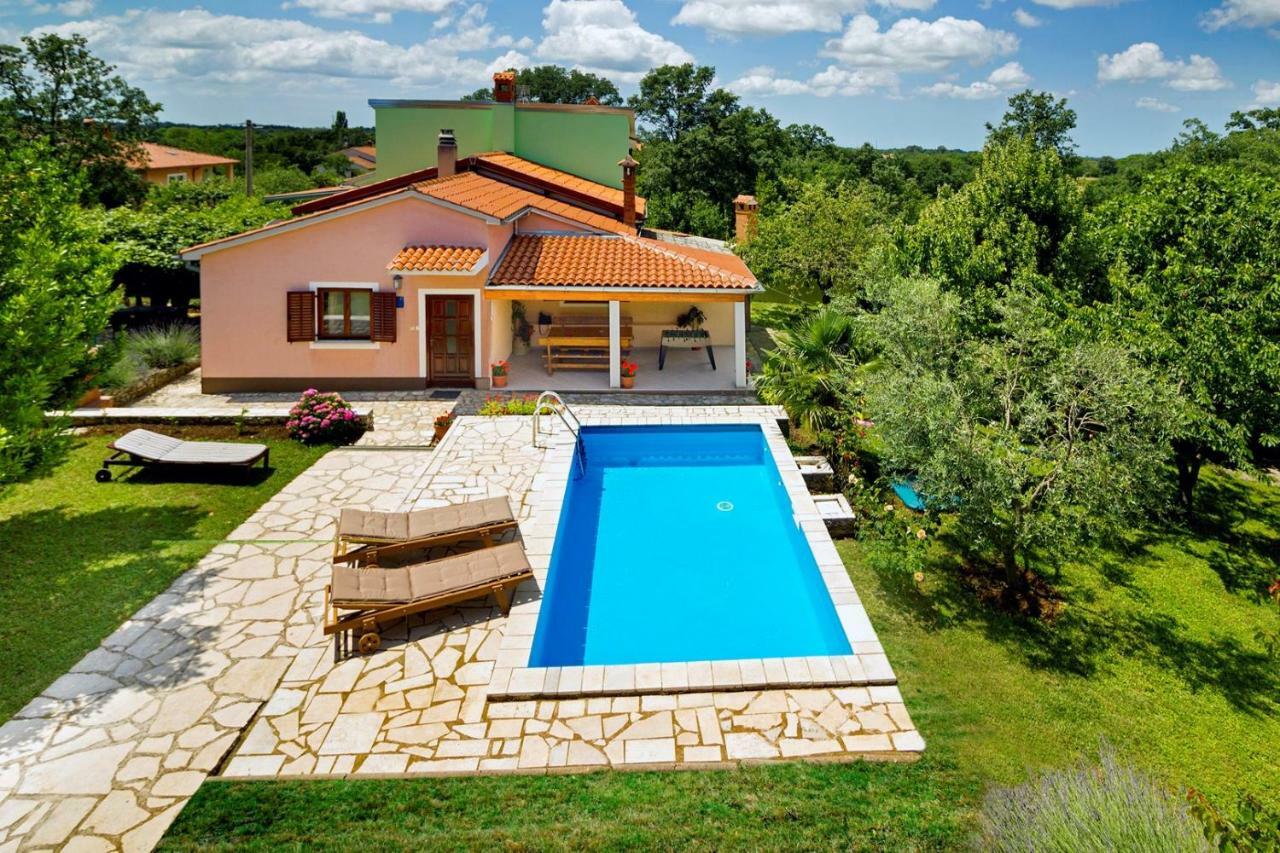 Holiday Ecio , S Velikim Vrtom, Potpuno Ogradena,